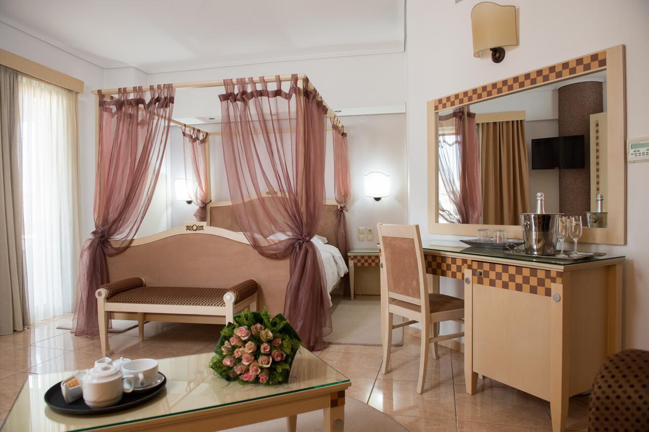 Premier Agrinio Heart Hotel ภายนอก รูปภาพ