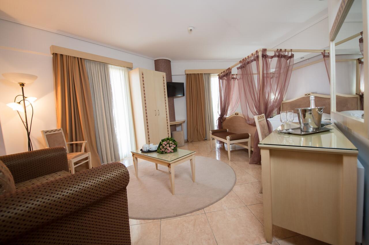 Premier Agrinio Heart Hotel ภายนอก รูปภาพ