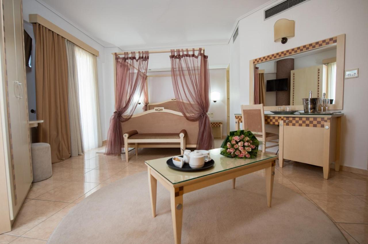 Premier Agrinio Heart Hotel ภายนอก รูปภาพ