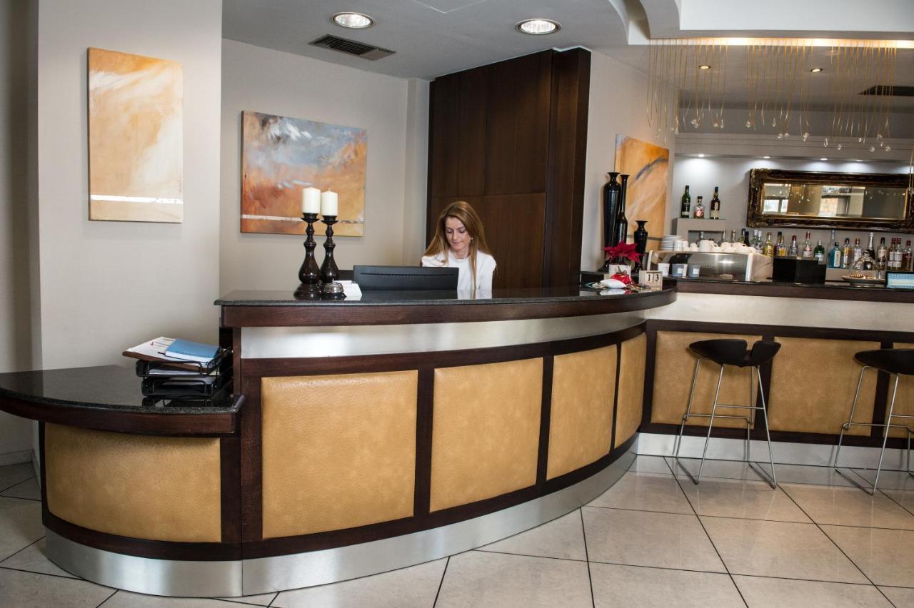 Premier Agrinio Heart Hotel ภายนอก รูปภาพ