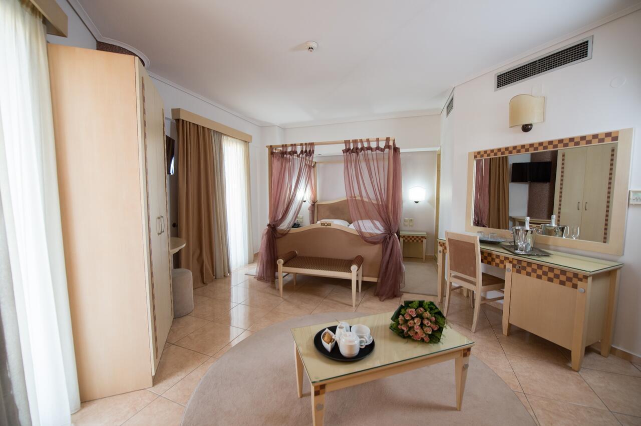Premier Agrinio Heart Hotel ภายนอก รูปภาพ